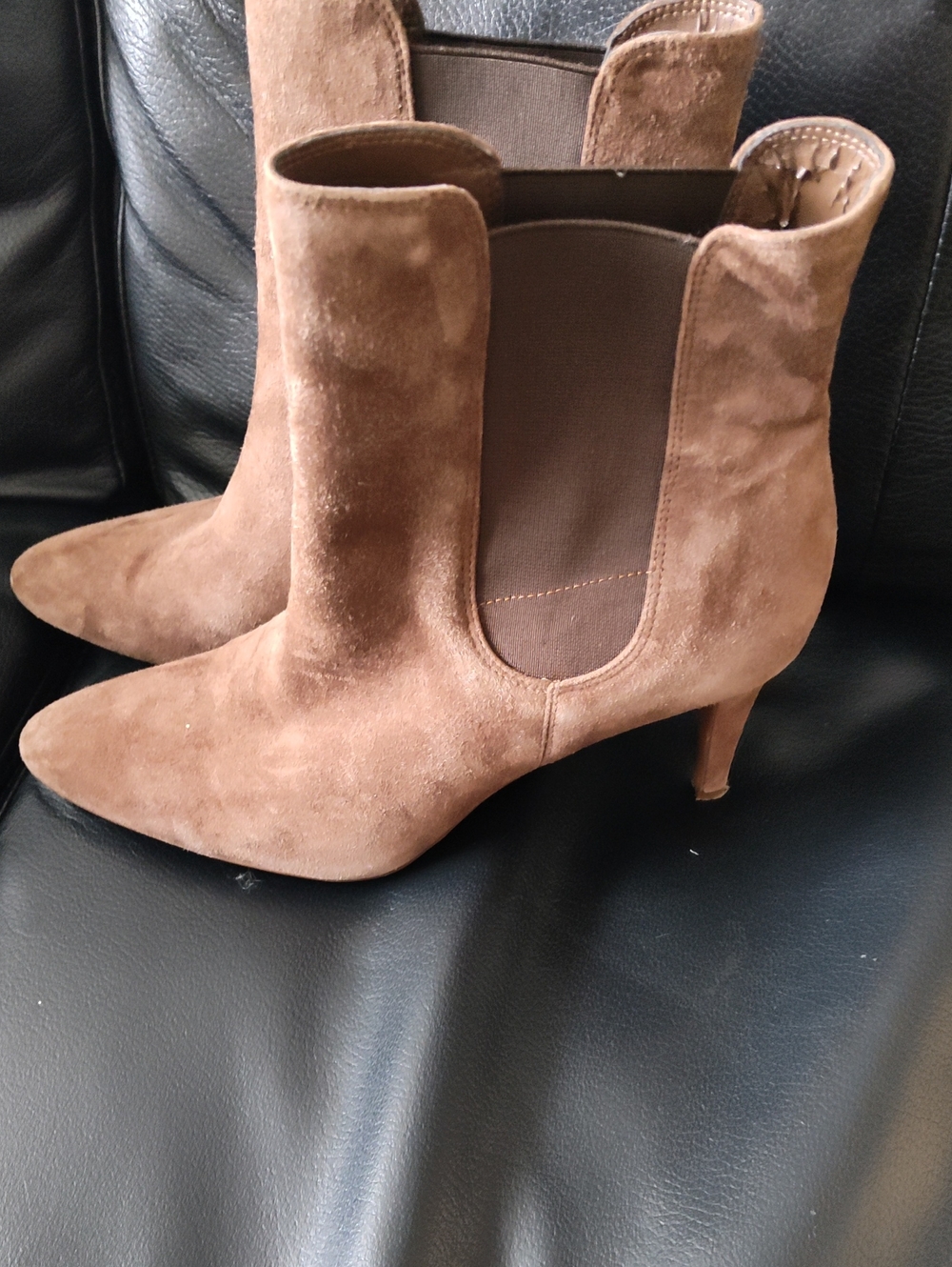 Women Brown Suede Ralph Lauren boots.